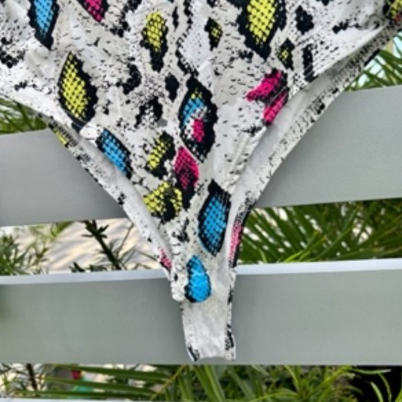 Nylon Apparel Multicolored Long Sleeve Turtleneck Snake Print Bodysuit/Medium - Picture 5 of 8